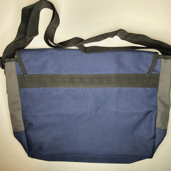 United Colors Of Benetton Messenger Bag (Unisex) Like New - Picture 4 of 16